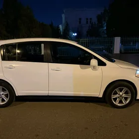 Nissan Versa 2011