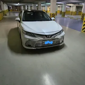 Toyota Camry 2018