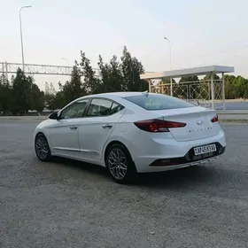 Hyundai Elantra 2019