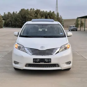 Toyota Sienna 2016