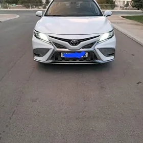 Toyota Camry 2021