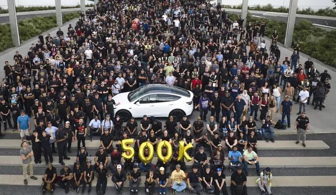 Tesla-nyň düşewündi rekord girdejä garamazdan 37% azaldy