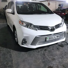 Toyota Sienna 2019