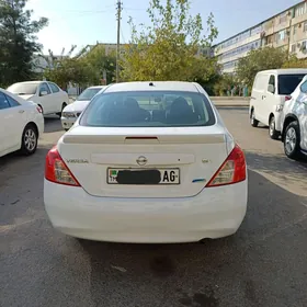 Nissan Versa 2013