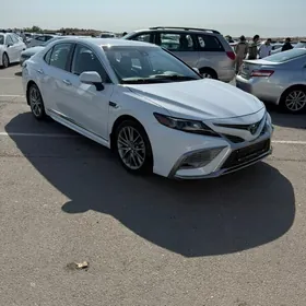 Toyota Camry 2021