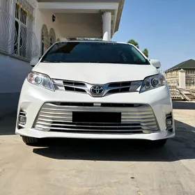 Toyota Sienna 2018