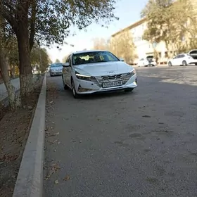 Hyundai Elantra 2022