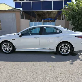 Toyota Camry 2021