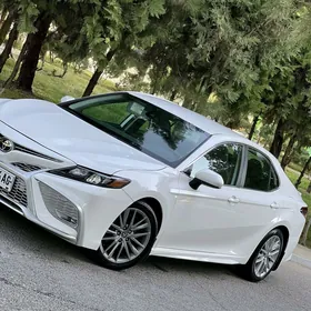 Toyota Camry 2021
