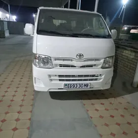 Toyota Hiace 2013