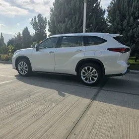 Toyota Highlander 2021