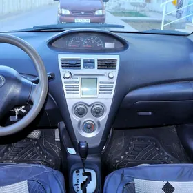 Toyota Yaris 2010