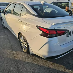 Nissan Versa 2022