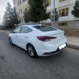 Hyundai Elantra 2020