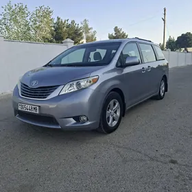 Toyota Sienna 2010