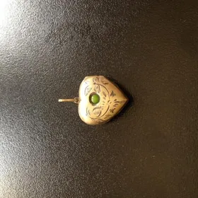 Медальон серебряный с нефритом