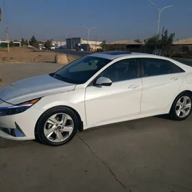Hyundai Elantra 2022