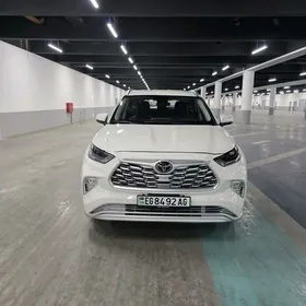 Toyota Highlander 2021