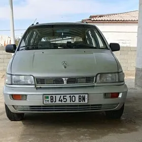 Mitsubishi Chariot 1992