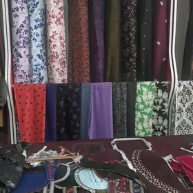 Magazinin icindaki yukler