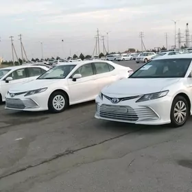 Toyota Camry 2021
