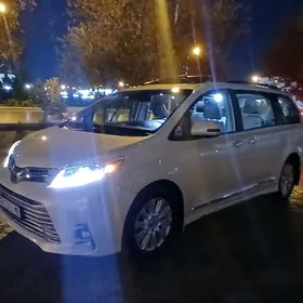 Toyota Sienna 2019