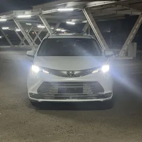 Toyota Sienna 2021