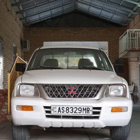 Mitsubishi L200 2002