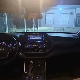 Toyota Highlander 2021