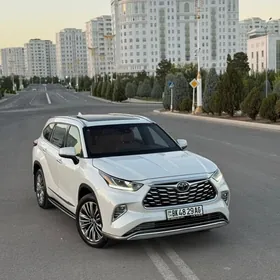 Toyota Highlander 2021