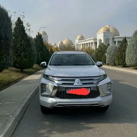 Mitsubishi Pajero 2020
