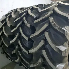 Traktor Case 520/85R38 380/85R28