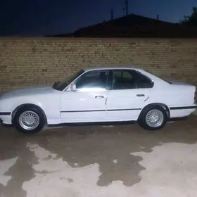 BMW 525 1990