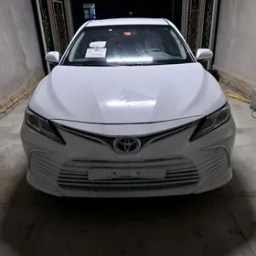 Toyota Camry 2021