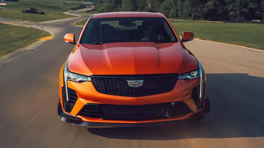 Cadillac снимает с производства седан CT4, но готовит новый CT5 с ДВС