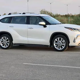 Toyota Highlander 2021