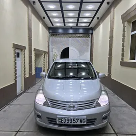 Nissan Tiida 2010