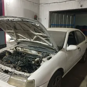Nissan Sunny 1996