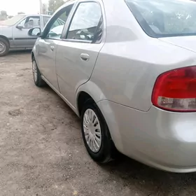 Chevrolet Aveo 2004