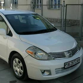 Nissan Versa 2011