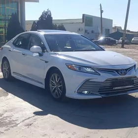 Toyota Camry 2021
