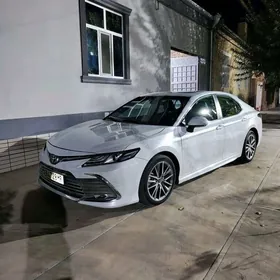 Toyota Camry 2021
