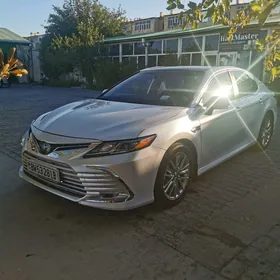 Toyota Camry Hybrid 2021