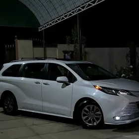Toyota Sienna 2022