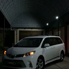 Toyota Sienna 2019