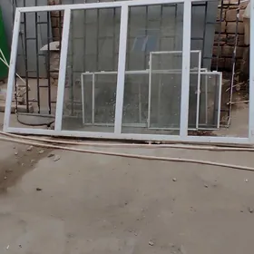 окно и решетка