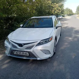 Toyota Camry 2018