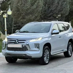 Mitsubishi Pajero 2020