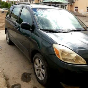 Toyota Sienna 2004