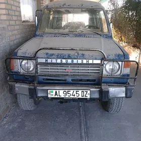 Mitsubishi Pajero 1993